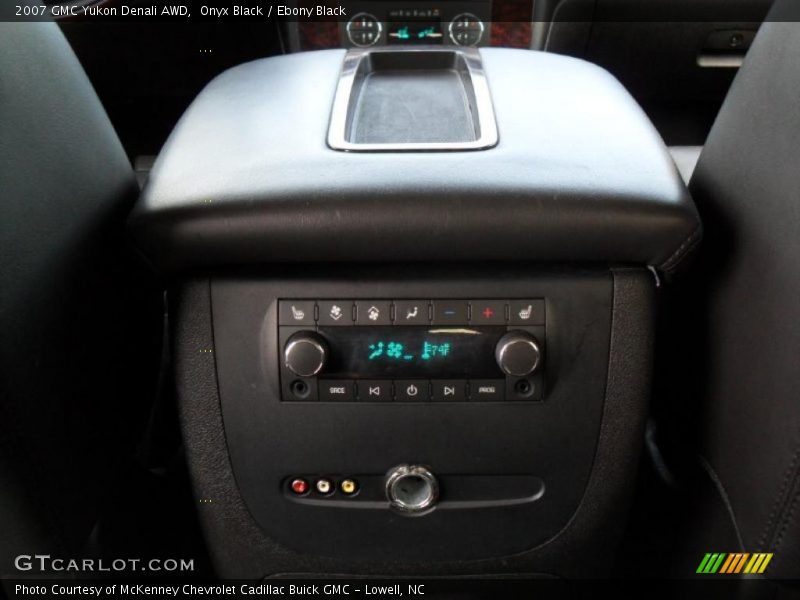 Onyx Black / Ebony Black 2007 GMC Yukon Denali AWD