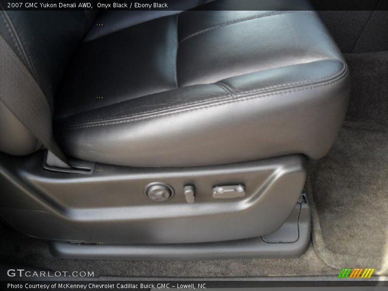 Onyx Black / Ebony Black 2007 GMC Yukon Denali AWD