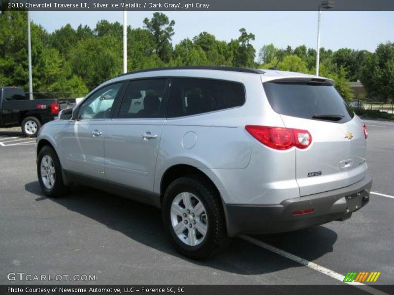 Silver Ice Metallic / Dark Gray/Light Gray 2010 Chevrolet Traverse LT