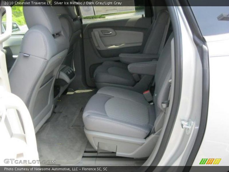Silver Ice Metallic / Dark Gray/Light Gray 2010 Chevrolet Traverse LT