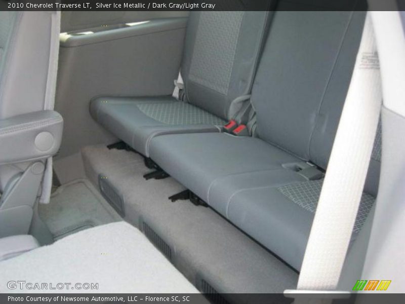 Silver Ice Metallic / Dark Gray/Light Gray 2010 Chevrolet Traverse LT
