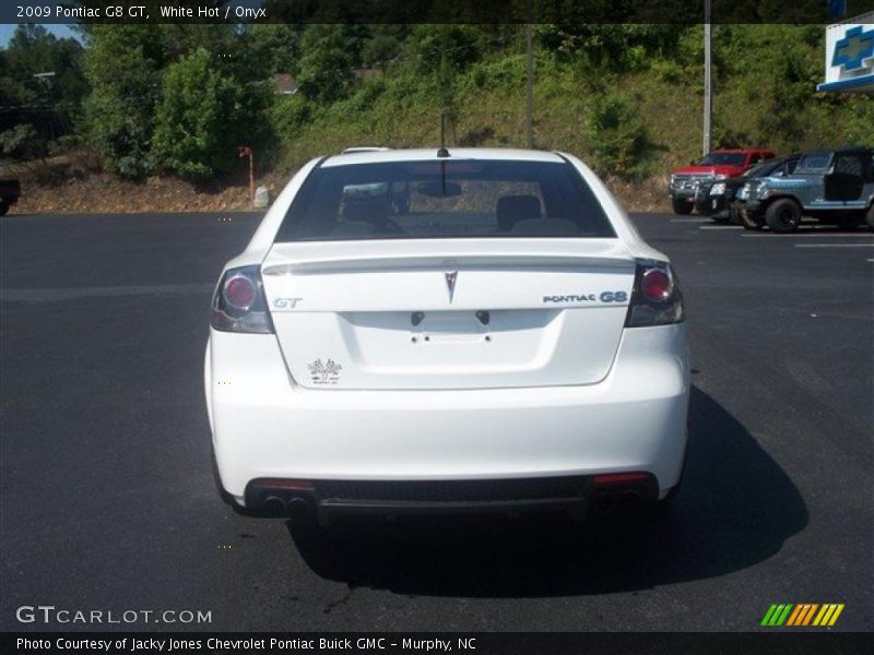 White Hot / Onyx 2009 Pontiac G8 GT