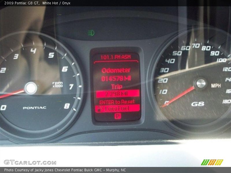 White Hot / Onyx 2009 Pontiac G8 GT