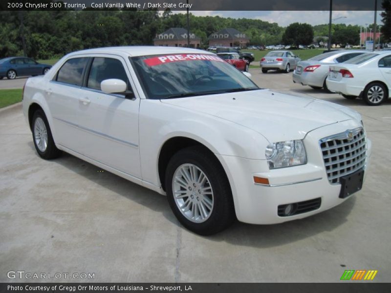 Cool Vanilla White / Dark Slate Gray 2009 Chrysler 300 Touring