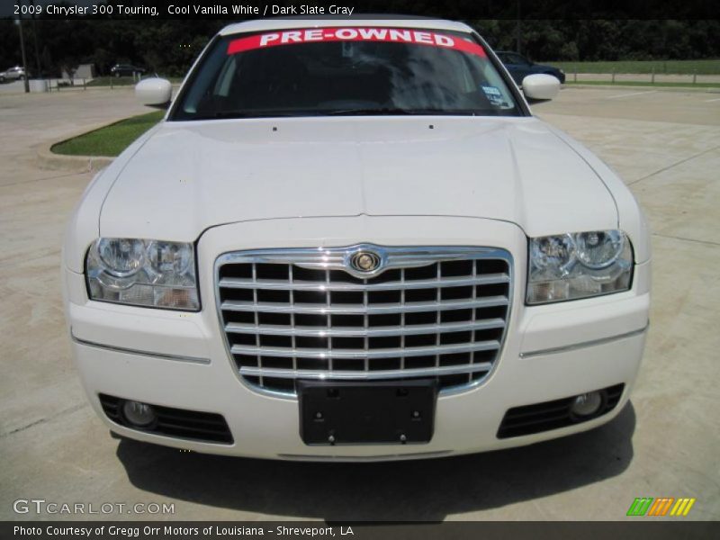 Cool Vanilla White / Dark Slate Gray 2009 Chrysler 300 Touring