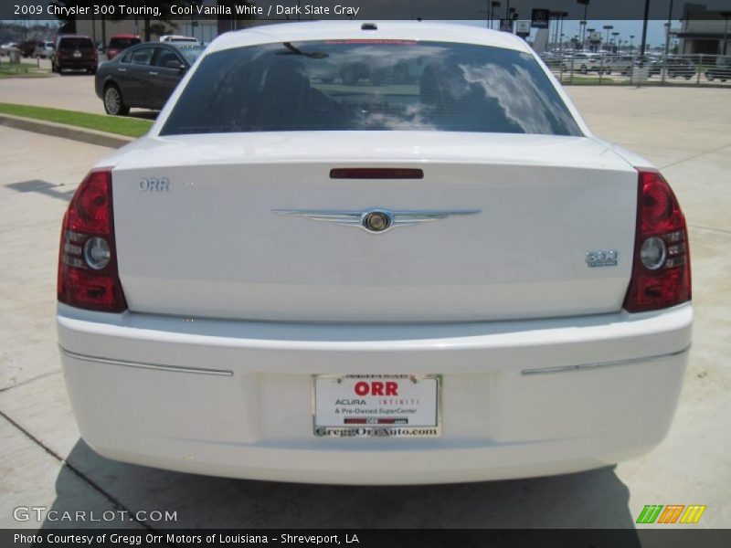 Cool Vanilla White / Dark Slate Gray 2009 Chrysler 300 Touring