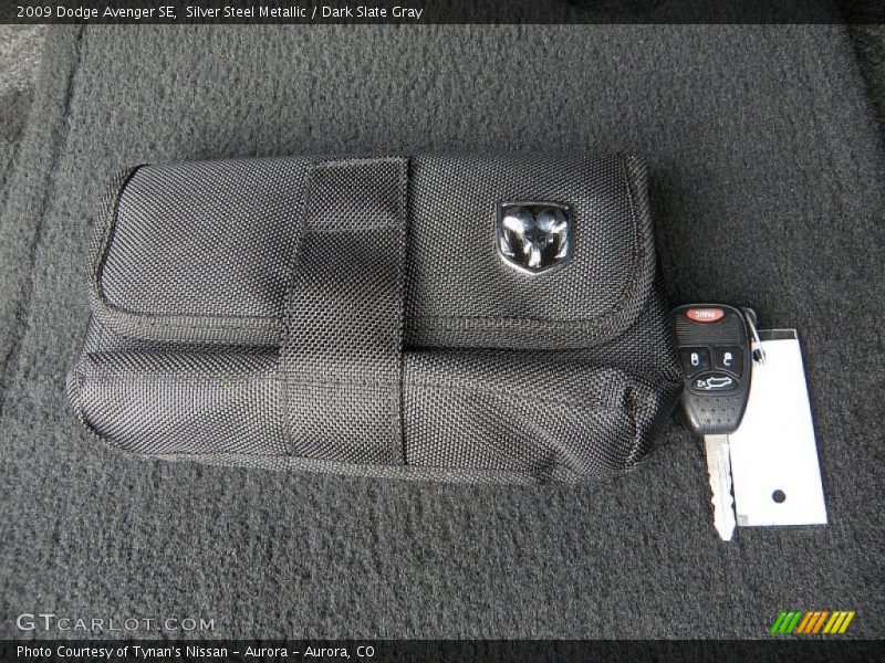 Silver Steel Metallic / Dark Slate Gray 2009 Dodge Avenger SE
