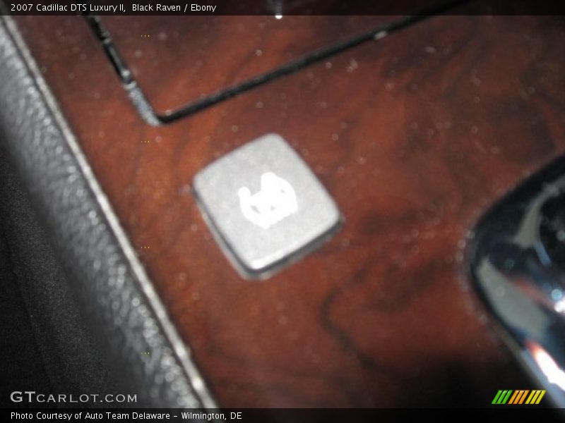 Black Raven / Ebony 2007 Cadillac DTS Luxury II