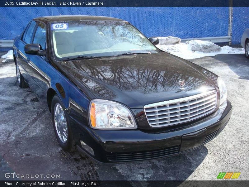 Black Raven / Cashmere 2005 Cadillac DeVille Sedan