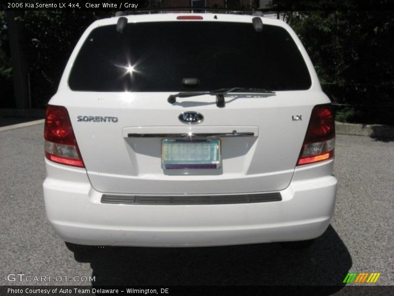 Clear White / Gray 2006 Kia Sorento LX 4x4