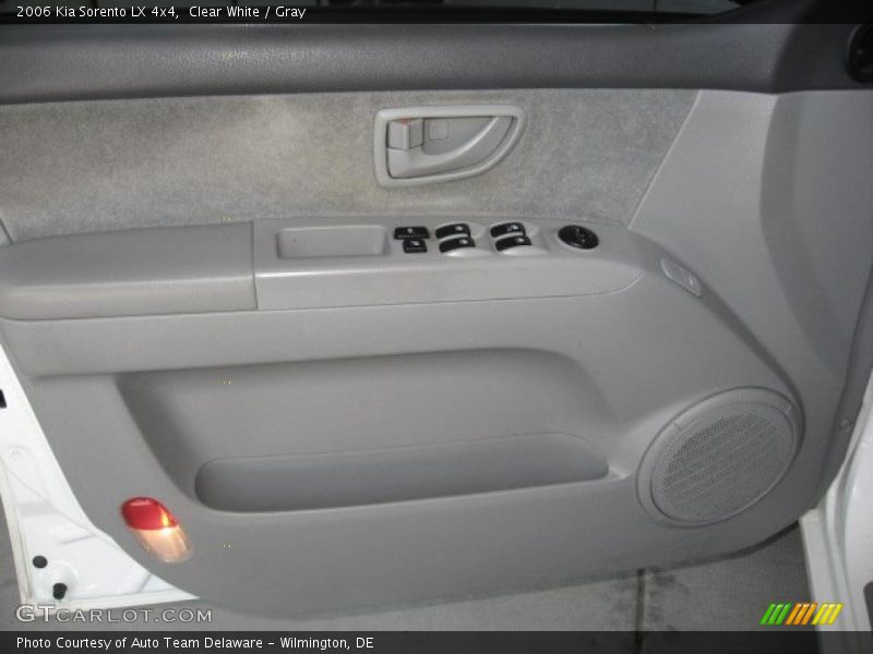 Clear White / Gray 2006 Kia Sorento LX 4x4