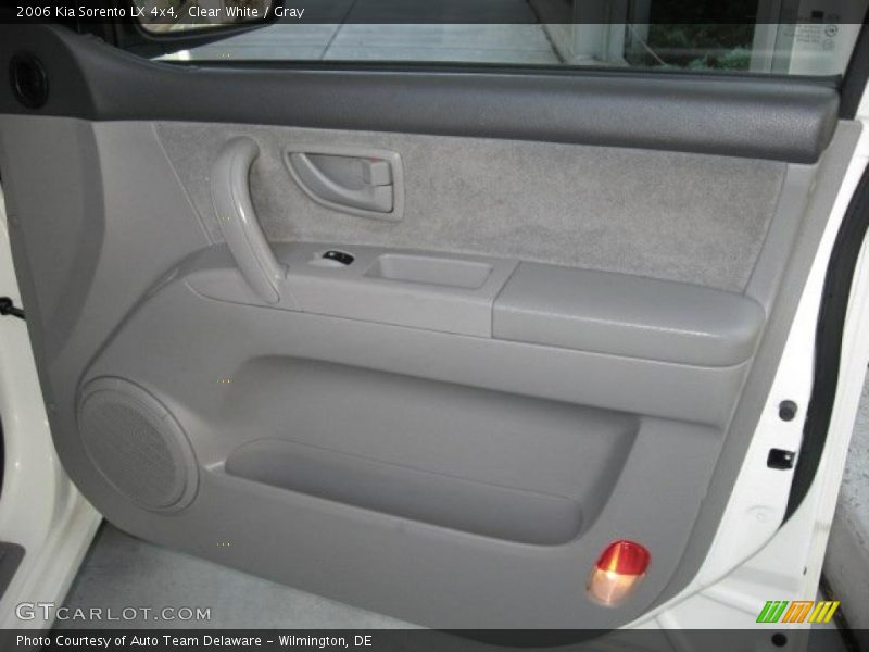Clear White / Gray 2006 Kia Sorento LX 4x4