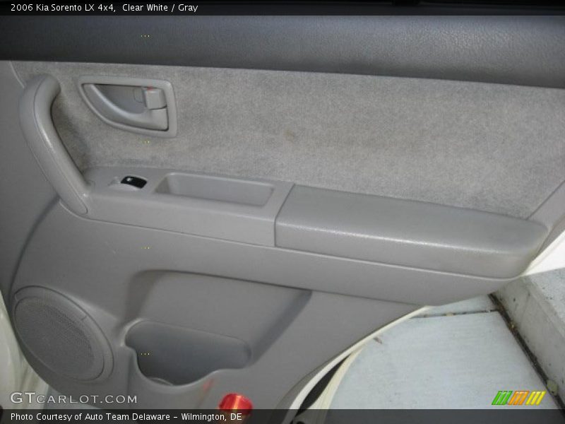 Clear White / Gray 2006 Kia Sorento LX 4x4
