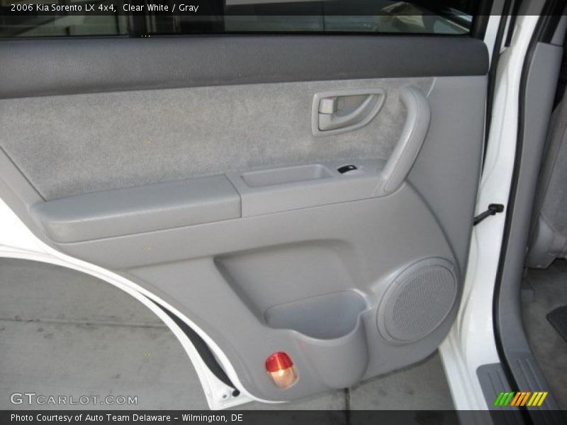 Clear White / Gray 2006 Kia Sorento LX 4x4