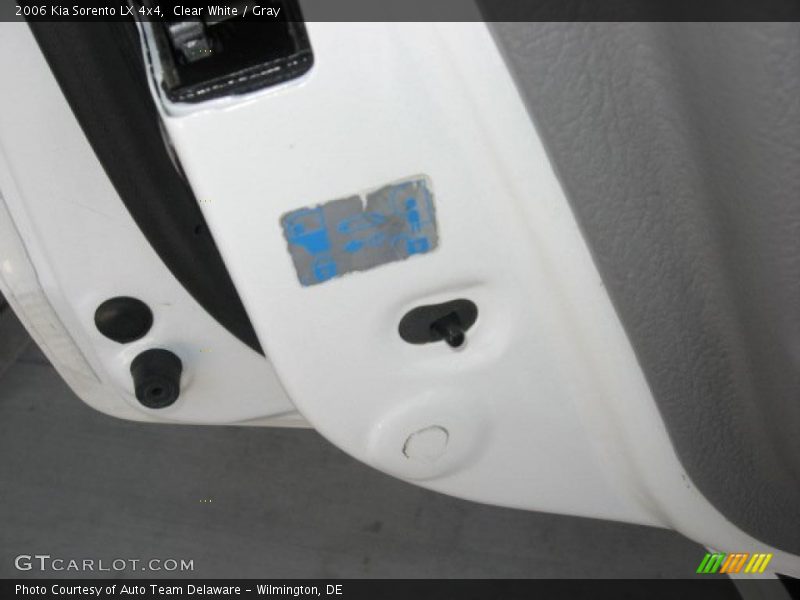 Clear White / Gray 2006 Kia Sorento LX 4x4