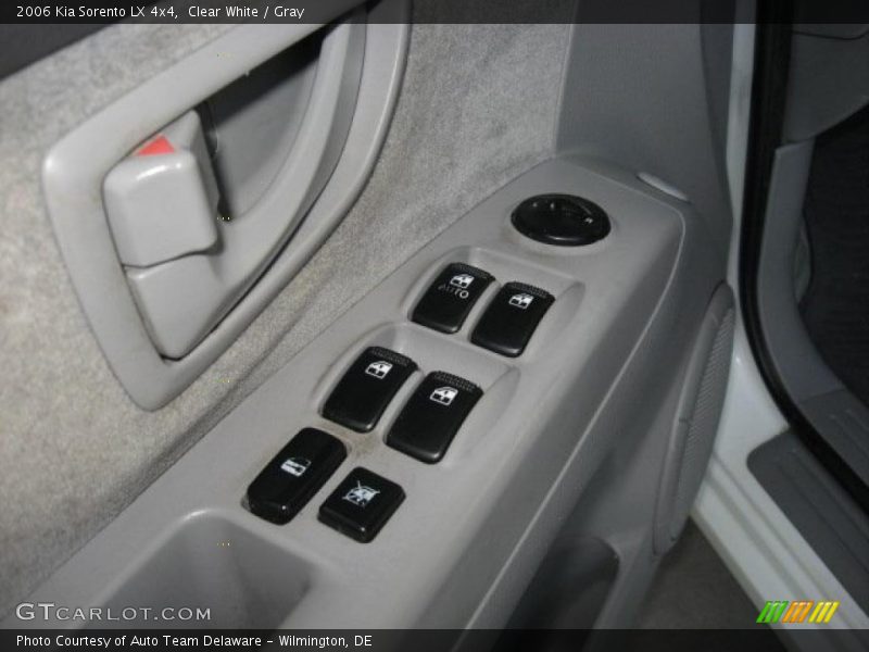 Clear White / Gray 2006 Kia Sorento LX 4x4