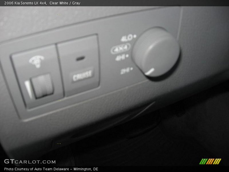 Clear White / Gray 2006 Kia Sorento LX 4x4