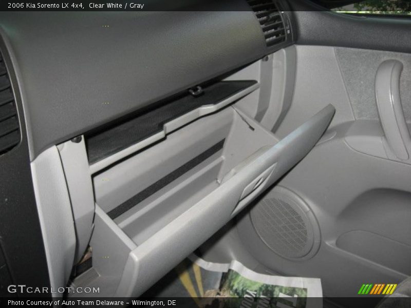 Clear White / Gray 2006 Kia Sorento LX 4x4