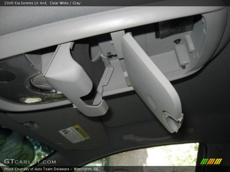 Clear White / Gray 2006 Kia Sorento LX 4x4