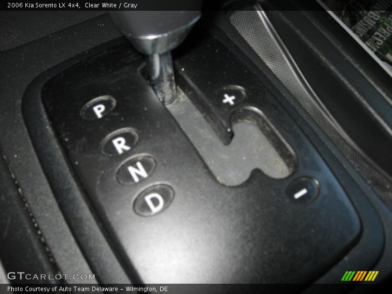 Clear White / Gray 2006 Kia Sorento LX 4x4