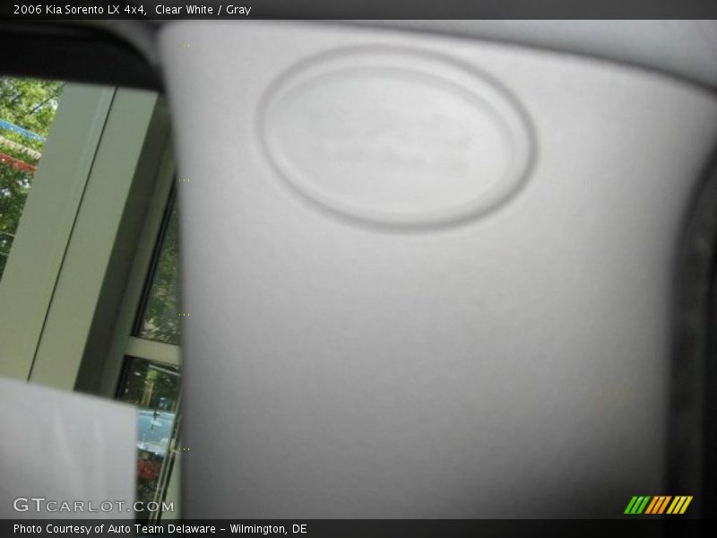 Clear White / Gray 2006 Kia Sorento LX 4x4