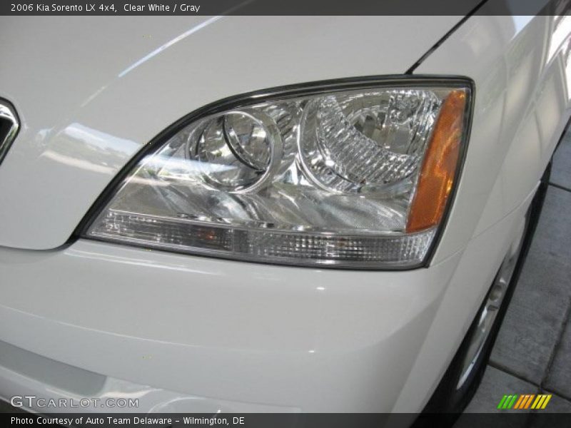 Clear White / Gray 2006 Kia Sorento LX 4x4