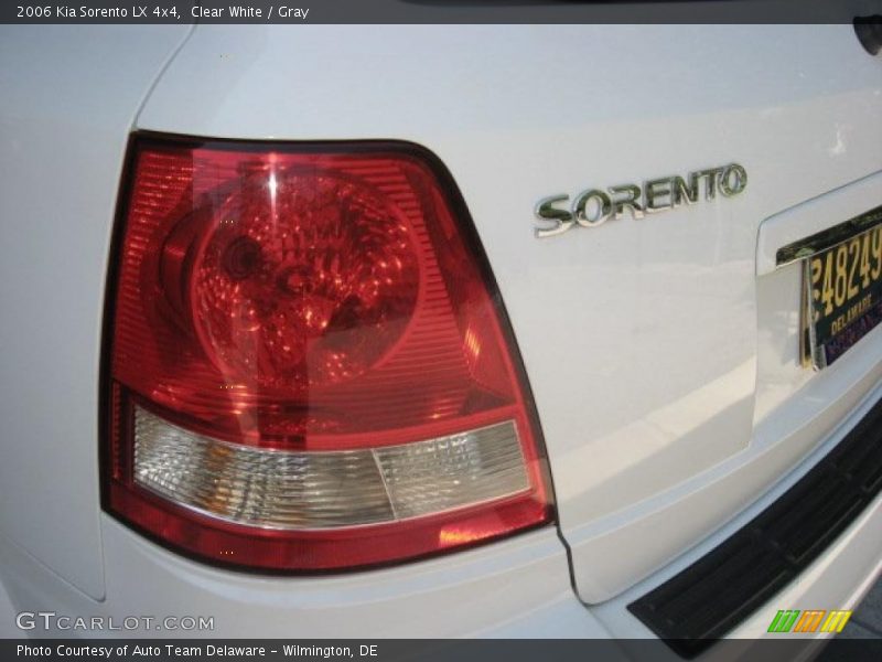 Clear White / Gray 2006 Kia Sorento LX 4x4