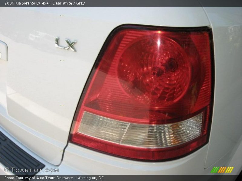 Clear White / Gray 2006 Kia Sorento LX 4x4