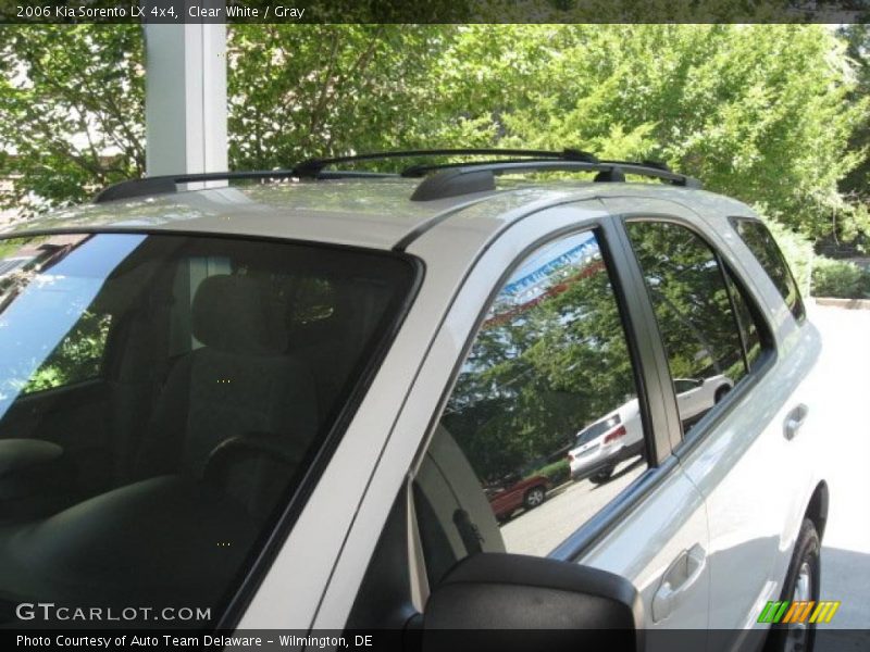 Clear White / Gray 2006 Kia Sorento LX 4x4