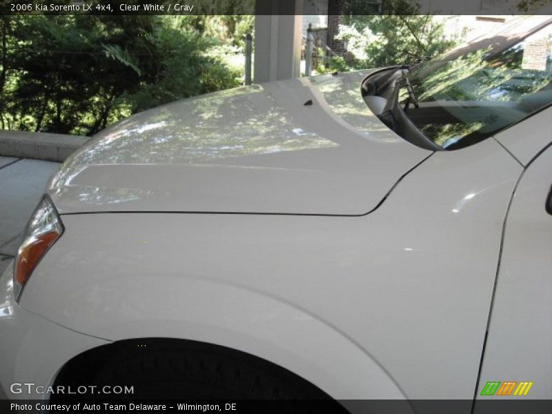 Clear White / Gray 2006 Kia Sorento LX 4x4