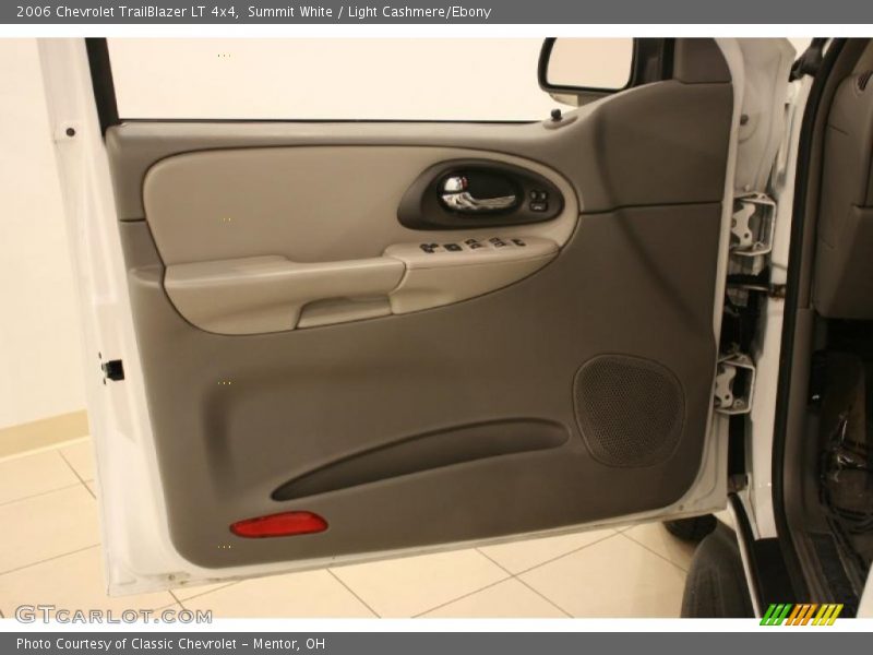 Summit White / Light Cashmere/Ebony 2006 Chevrolet TrailBlazer LT 4x4