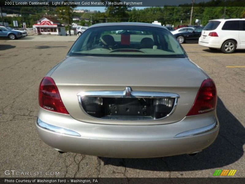 Light Parchment Gold Metallic / Medium Parchment 2001 Lincoln Continental