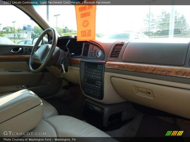 Light Parchment Gold Metallic / Medium Parchment 2001 Lincoln Continental