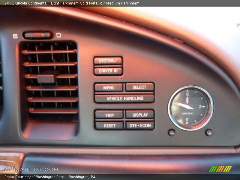 Light Parchment Gold Metallic / Medium Parchment 2001 Lincoln Continental
