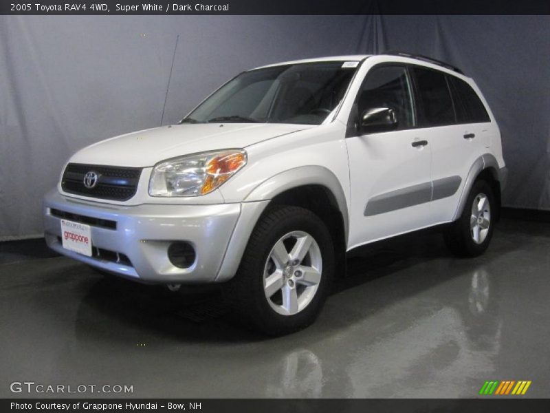 Super White / Dark Charcoal 2005 Toyota RAV4 4WD