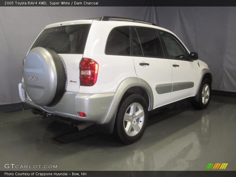 Super White / Dark Charcoal 2005 Toyota RAV4 4WD