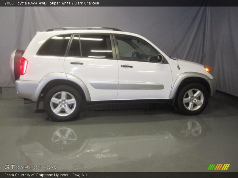 Super White / Dark Charcoal 2005 Toyota RAV4 4WD