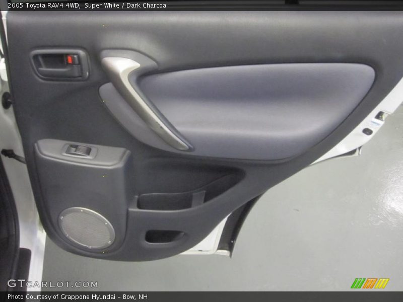 Super White / Dark Charcoal 2005 Toyota RAV4 4WD