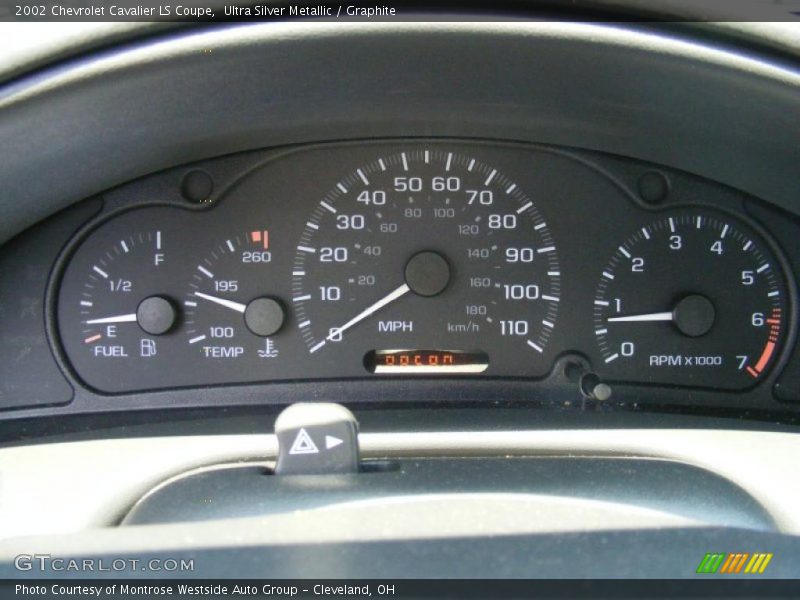 Ultra Silver Metallic / Graphite 2002 Chevrolet Cavalier LS Coupe
