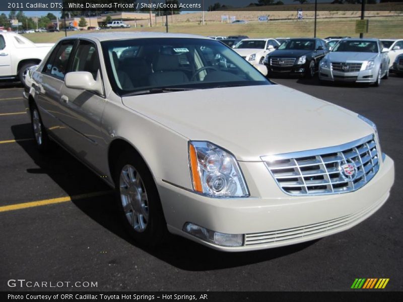 White Diamond Tricoat / Shale/Cocoa Accents 2011 Cadillac DTS
