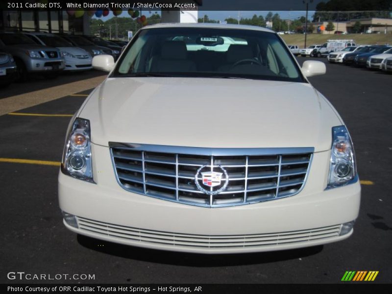 White Diamond Tricoat / Shale/Cocoa Accents 2011 Cadillac DTS
