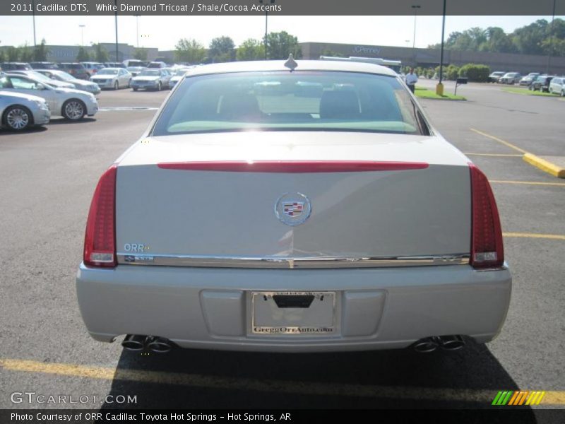White Diamond Tricoat / Shale/Cocoa Accents 2011 Cadillac DTS