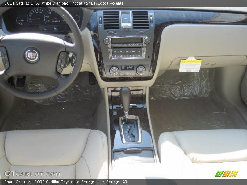 White Diamond Tricoat / Shale/Cocoa Accents 2011 Cadillac DTS