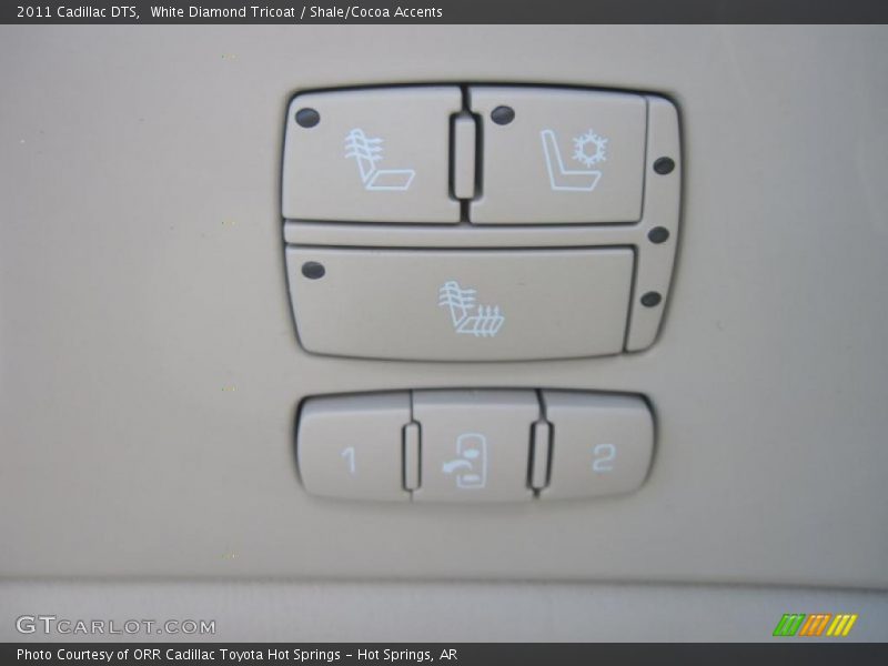 White Diamond Tricoat / Shale/Cocoa Accents 2011 Cadillac DTS