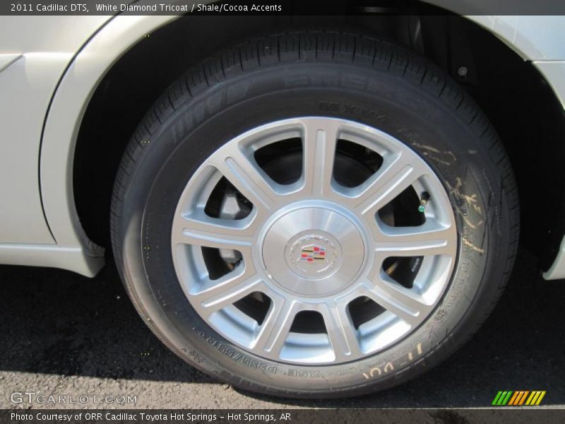 White Diamond Tricoat / Shale/Cocoa Accents 2011 Cadillac DTS