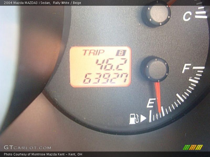 Rally White / Beige 2004 Mazda MAZDA3 i Sedan