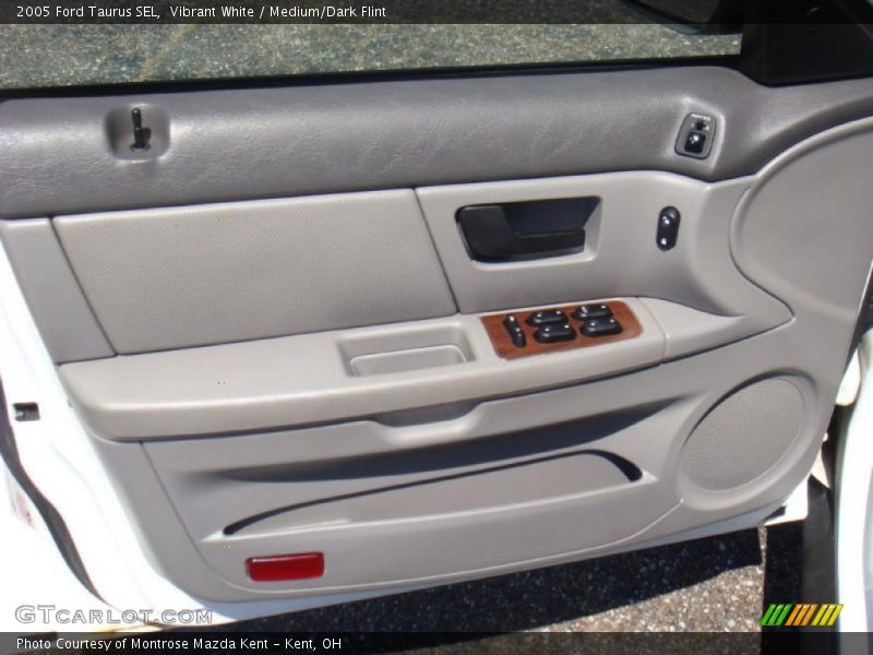 Vibrant White / Medium/Dark Flint 2005 Ford Taurus SEL