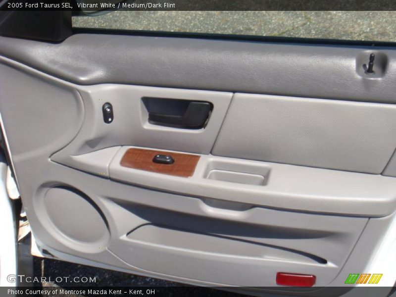 Vibrant White / Medium/Dark Flint 2005 Ford Taurus SEL