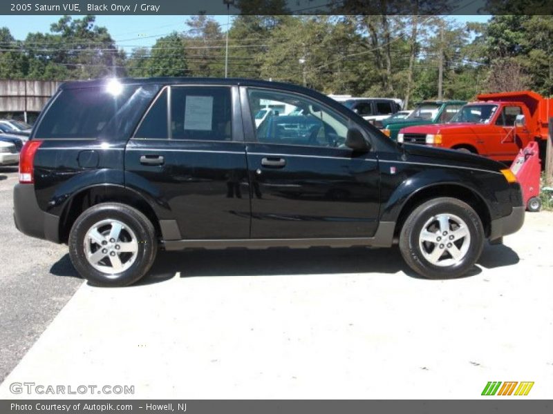 Black Onyx / Gray 2005 Saturn VUE