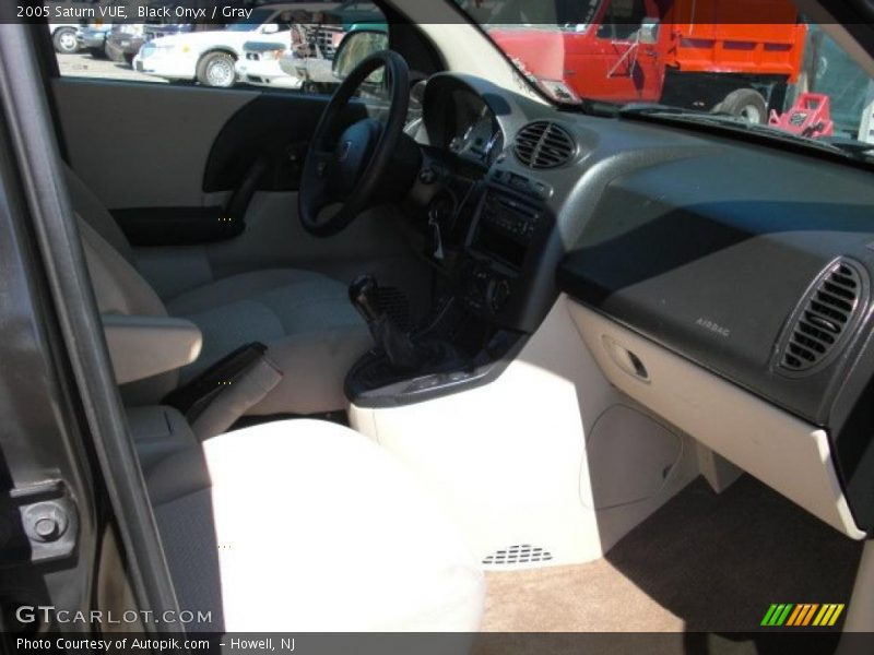 Black Onyx / Gray 2005 Saturn VUE